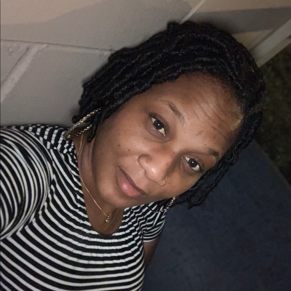Meet your Posher, Monique